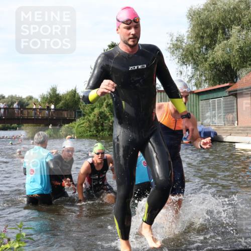 31.08.2025 - Elbe Triathlon Hamburg Luisa Fischer http://msf.ph/oto/8683796 31.08.2025 10:20:31 Schwimmen 1121, 1127, 1140, 1180, 1216, 1224 meine-sportfotos.de
