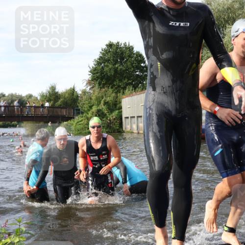 31.08.2025 - Elbe Triathlon Hamburg Luisa Fischer http://msf.ph/oto/8683799 31.08.2025 10:20:31 Schwimmen 1121, 1127, 1140, 1180, 1216, 1224 meine-sportfotos.de