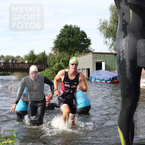 31.08.2025 - Elbe Triathlon Hamburg Luisa Fischer http://msf.ph/oto/8683802 31.08.2025 10:20:32 Schwimmen 1121, 1127, 1140, 1180, 1216, 1224 meine-sportfotos.de