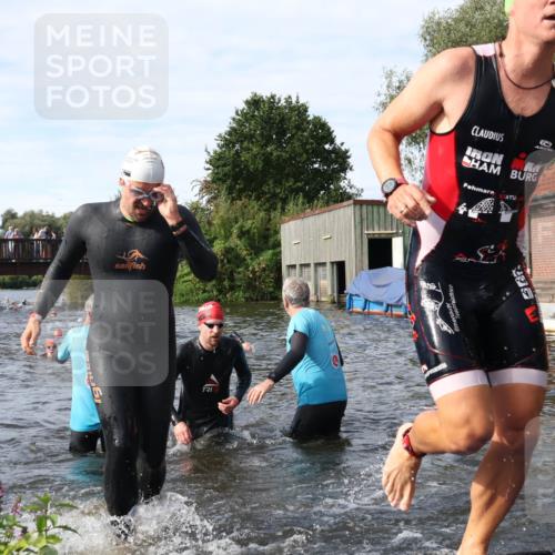 31.08.2025 - Elbe Triathlon Hamburg Luisa Fischer http://msf.ph/oto/8683807 31.08.2025 10:20:33 Schwimmen 1121, 1127, 1140, 1180, 1216, 1224 meine-sportfotos.de