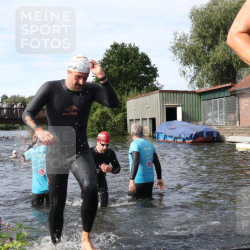 31.08.2025 - Elbe Triathlon Hamburg Luisa Fischer http://msf.ph/oto/8683809 31.08.2025 10:20:34 Schwimmen 1121, 1127, 1140, 1180, 1216, 1224 meine-sportfotos.de