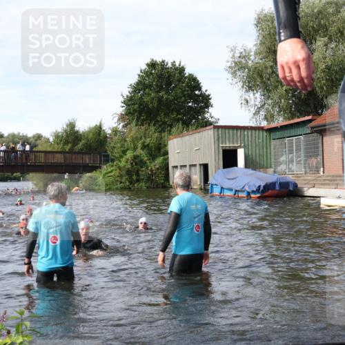 31.08.2025 - Elbe Triathlon Hamburg Luisa Fischer http://msf.ph/oto/8683826 31.08.2025 10:20:37 Schwimmen 1121, 1180, 1190, 1193, 1216 meine-sportfotos.de