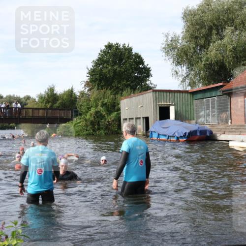 31.08.2025 - Elbe Triathlon Hamburg Luisa Fischer http://msf.ph/oto/8683828 31.08.2025 10:20:38 Schwimmen 1121, 1180, 1190, 1193, 1216 meine-sportfotos.de