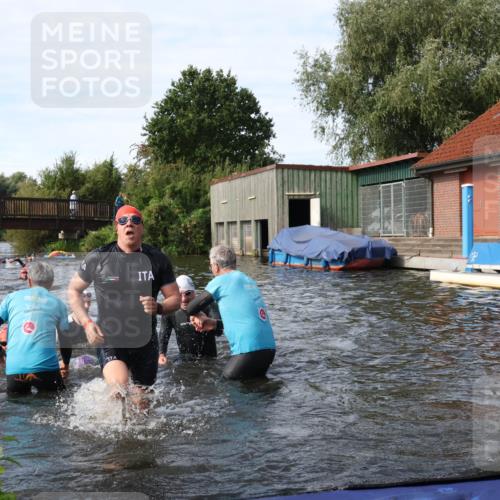 31.08.2025 - Elbe Triathlon Hamburg Luisa Fischer http://msf.ph/oto/8683846 31.08.2025 10:20:47 Schwimmen 1147, 1174, 1190, 1193, 1225, 1227, 1234, 1241 meine-sportfotos.de