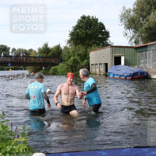 31.08.2025 - Elbe Triathlon Hamburg Luisa Fischer http://msf.ph/oto/8683881 31.08.2025 10:20:59 Schwimmen 1132, 1174, 1241, 1245 meine-sportfotos.de