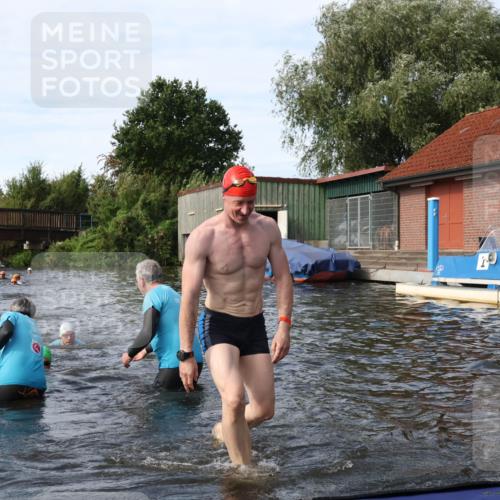 31.08.2025 - Elbe Triathlon Hamburg Luisa Fischer http://msf.ph/oto/8683895 31.08.2025 10:21:01 Schwimmen 1132, 1184, 1241, 1245 meine-sportfotos.de