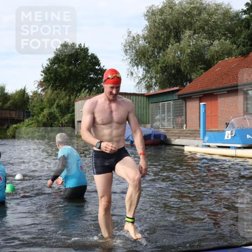 31.08.2025 - Elbe Triathlon Hamburg Luisa Fischer http://msf.ph/oto/8683897 31.08.2025 10:21:02 Schwimmen 1132, 1184, 1245 meine-sportfotos.de