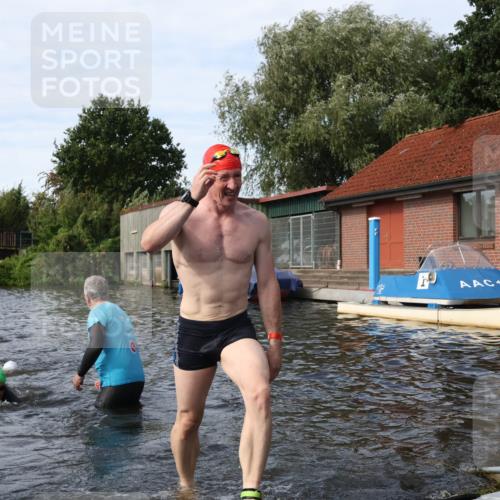31.08.2025 - Elbe Triathlon Hamburg Luisa Fischer http://msf.ph/oto/8683898 31.08.2025 10:21:02 Schwimmen 1132, 1184, 1245 meine-sportfotos.de
