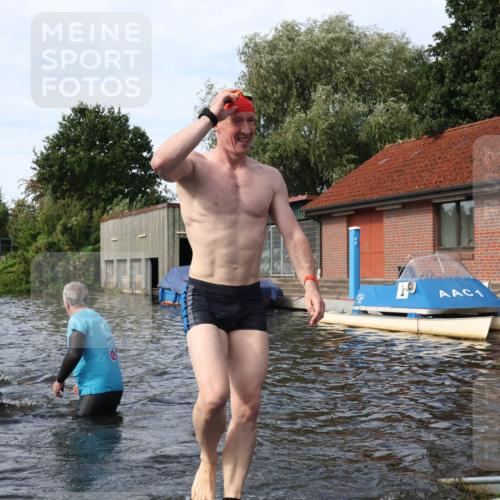 31.08.2025 - Elbe Triathlon Hamburg Luisa Fischer http://msf.ph/oto/8683899 31.08.2025 10:21:02 Schwimmen 1132, 1184, 1245 meine-sportfotos.de