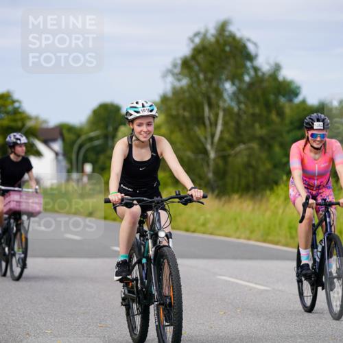 31.08.2025 - Elbe Triathlon Hamburg Michael Burmester http://msf.ph/oto/8683900 31.08.2025 11:15:04 Radfahren 1383, 1616, 1617 meine-sportfotos.de