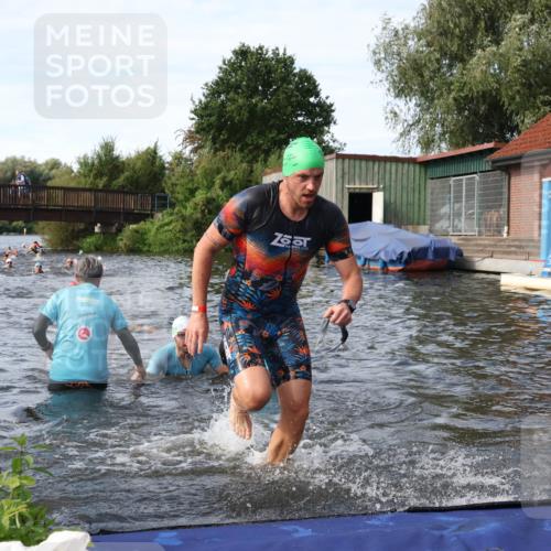 31.08.2025 - Elbe Triathlon Hamburg Luisa Fischer http://msf.ph/oto/8683901 31.08.2025 10:21:05 Schwimmen 1132, 1184, 1245 meine-sportfotos.de
