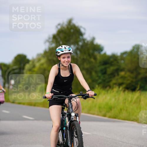 31.08.2025 - Elbe Triathlon Hamburg Michael Burmester http://msf.ph/oto/8683903 31.08.2025 11:15:04 Radfahren 1383, 1616, 1617 meine-sportfotos.de