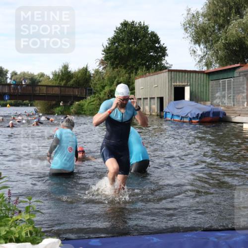 31.08.2025 - Elbe Triathlon Hamburg Luisa Fischer http://msf.ph/oto/8683905 31.08.2025 10:21:08 Schwimmen 1116, 1132, 1184, 1245 meine-sportfotos.de
