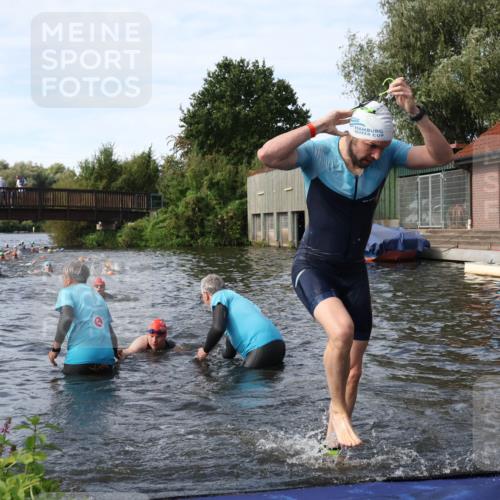 31.08.2025 - Elbe Triathlon Hamburg Luisa Fischer http://msf.ph/oto/8683911 31.08.2025 10:21:10 Schwimmen 1116, 1132, 1184 meine-sportfotos.de