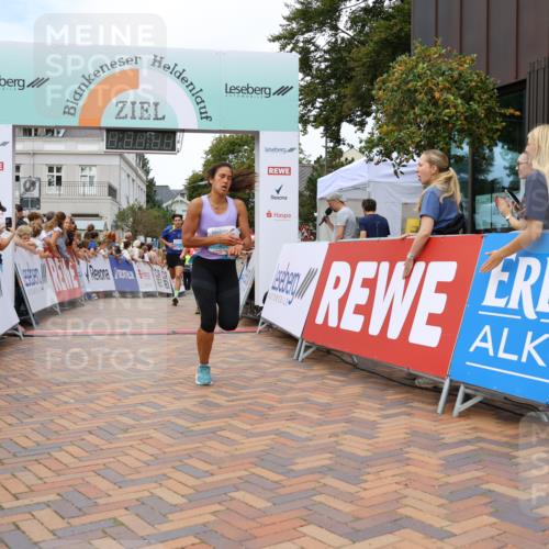 31.08.2025 - 21. Blankeneser Heldenlauf Strokosch-Dieckow http://msf.ph/oto/8683918 31.08.2025 12:03:28 Ziel 4256, 4418, 4151, 4032 meine-sportfotos.de