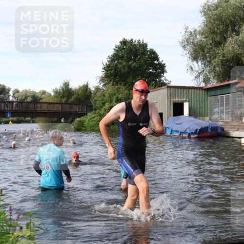 31.08.2025 - Elbe Triathlon Hamburg Luisa Fischer http://msf.ph/oto/8683921 31.08.2025 10:21:13 Schwimmen 1116, 1136, 1184 meine-sportfotos.de