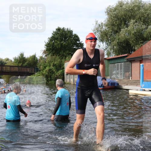 31.08.2025 - Elbe Triathlon Hamburg Luisa Fischer http://msf.ph/oto/8683925 31.08.2025 10:21:14 Schwimmen 1116, 1136, 1184 meine-sportfotos.de