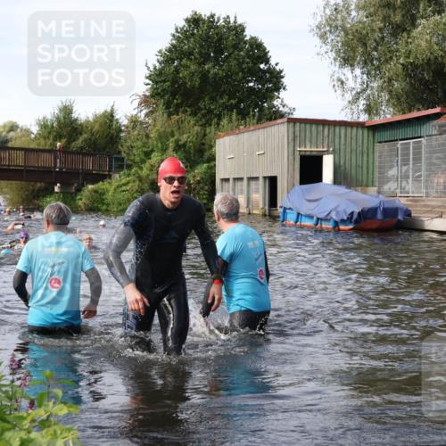 31.08.2025 - Elbe Triathlon Hamburg Luisa Fischer http://msf.ph/oto/8683926 31.08.2025 10:21:20 Schwimmen 1116, 1136 meine-sportfotos.de