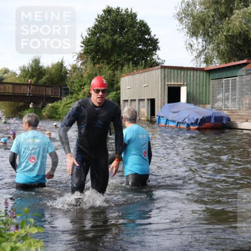 31.08.2025 - Elbe Triathlon Hamburg Luisa Fischer http://msf.ph/oto/8683927 31.08.2025 10:21:20 Schwimmen 1116, 1136 meine-sportfotos.de