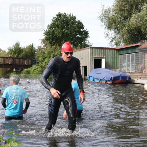 31.08.2025 - Elbe Triathlon Hamburg Luisa Fischer http://msf.ph/oto/8683930 31.08.2025 10:21:21 Schwimmen 1136 meine-sportfotos.de