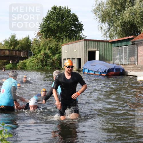 31.08.2025 - Elbe Triathlon Hamburg Luisa Fischer http://msf.ph/oto/8683936 31.08.2025 10:21:30 Schwimmen 1112, 1169, 1195, 1205, 1213 meine-sportfotos.de