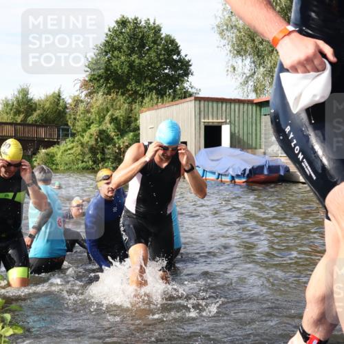 31.08.2025 - Elbe Triathlon Hamburg Luisa Fischer http://msf.ph/oto/8683956 31.08.2025 10:21:34 Schwimmen 1112, 1139, 1169, 1195, 1205, 1213, 1223, 1238 meine-sportfotos.de