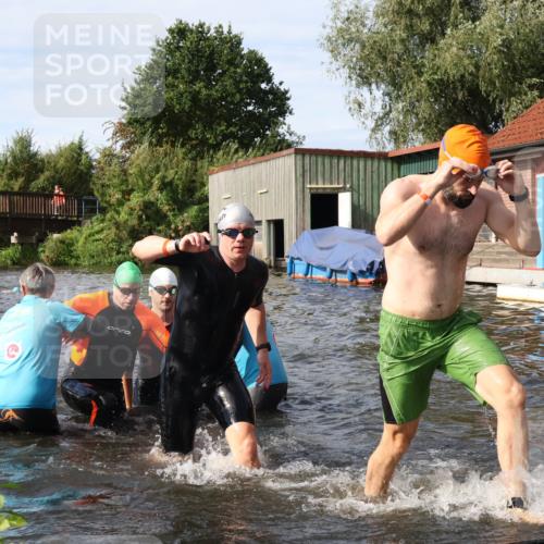 31.08.2025 - Elbe Triathlon Hamburg Luisa Fischer http://msf.ph/oto/8684002 31.08.2025 10:21:47 Schwimmen 1114, 1134, 1139, 1144, 1157, 1168, 1176, 1177, 1204, 1240, 1244 meine-sportfotos.de