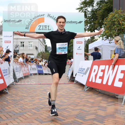 31.08.2025 - 21. Blankeneser Heldenlauf Strokosch-Dieckow http://msf.ph/oto/8684048 31.08.2025 12:03:22 Ziel 4151, 4032 meine-sportfotos.de