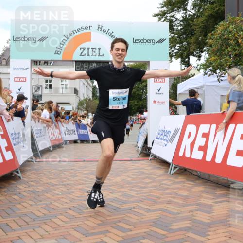 31.08.2025 - 21. Blankeneser Heldenlauf Strokosch-Dieckow http://msf.ph/oto/8684058 31.08.2025 12:03:22 Ziel 4151, 4032 meine-sportfotos.de