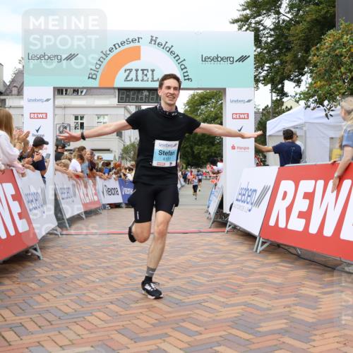 31.08.2025 - 21. Blankeneser Heldenlauf Strokosch-Dieckow http://msf.ph/oto/8684075 31.08.2025 12:03:22 Ziel 4151, 4032 meine-sportfotos.de