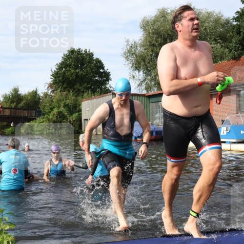 31.08.2025 - Elbe Triathlon Hamburg Luisa Fischer http://msf.ph/oto/8684078 31.08.2025 10:22:14 Schwimmen 1150, 1167, 1221, 1228, 1231, 1235 meine-sportfotos.de