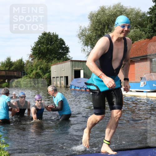 31.08.2025 - Elbe Triathlon Hamburg Luisa Fischer http://msf.ph/oto/8684083 31.08.2025 10:22:15 Schwimmen 1150, 1167, 1228, 1231, 1235 meine-sportfotos.de