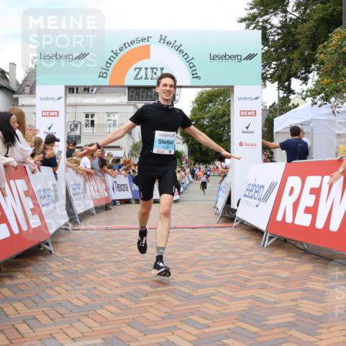 31.08.2025 - 21. Blankeneser Heldenlauf Strokosch-Dieckow http://msf.ph/oto/8684090 31.08.2025 12:03:22 Ziel 4151, 4032 meine-sportfotos.de
