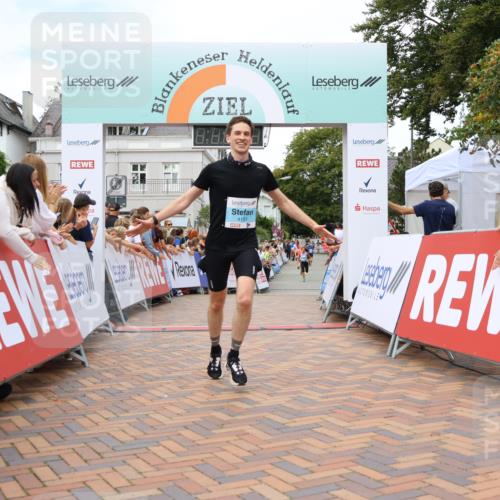 31.08.2025 - 21. Blankeneser Heldenlauf Strokosch-Dieckow http://msf.ph/oto/8684098 31.08.2025 12:03:22 Ziel 4151, 4032 meine-sportfotos.de