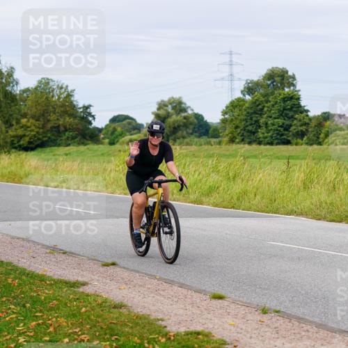 31.08.2025 - Elbe Triathlon Hamburg Michael Burmester http://msf.ph/oto/8684108 31.08.2025 11:18:00 Radfahren 1402, 1417, 1610 meine-sportfotos.de