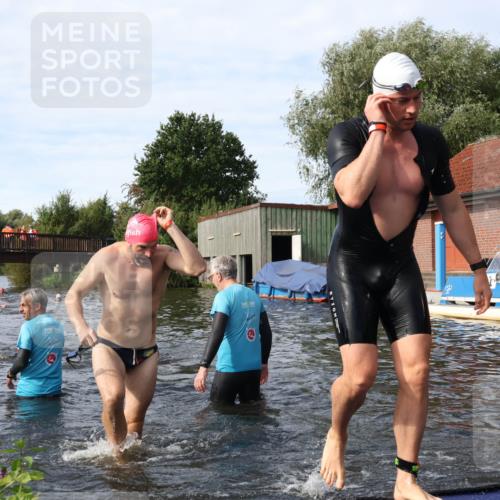 31.08.2025 - Elbe Triathlon Hamburg Luisa Fischer http://msf.ph/oto/8684128 31.08.2025 10:22:31 Schwimmen 1126, 1152, 1170, 1237 meine-sportfotos.de
