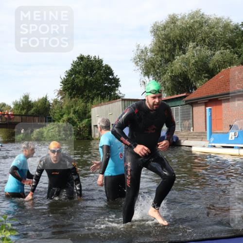 31.08.2025 - Elbe Triathlon Hamburg Luisa Fischer http://msf.ph/oto/8684140 31.08.2025 10:22:38 Schwimmen 1137, 1152 meine-sportfotos.de