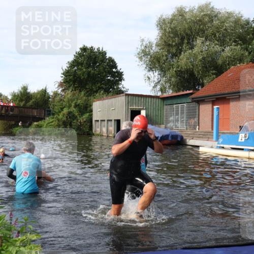 31.08.2025 - Elbe Triathlon Hamburg Luisa Fischer http://msf.ph/oto/8684164 31.08.2025 10:22:57 Schwimmen 1125, 1211, 1220, 1242 meine-sportfotos.de