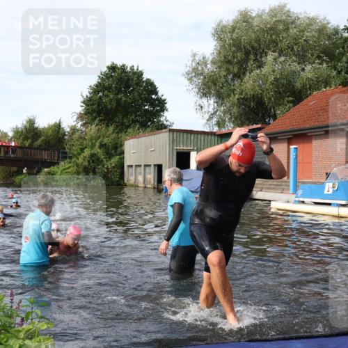 31.08.2025 - Elbe Triathlon Hamburg Luisa Fischer http://msf.ph/oto/8684168 31.08.2025 10:22:58 Schwimmen 1125, 1211, 1220, 1242 meine-sportfotos.de