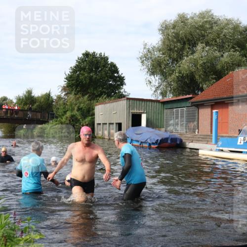 31.08.2025 - Elbe Triathlon Hamburg Luisa Fischer http://msf.ph/oto/8684174 31.08.2025 10:23:00 Schwimmen 1125, 1146, 1211, 1242 meine-sportfotos.de