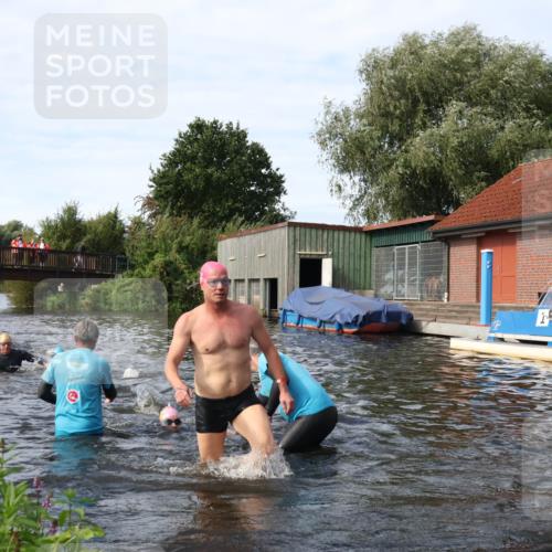 31.08.2025 - Elbe Triathlon Hamburg Luisa Fischer http://msf.ph/oto/8684177 31.08.2025 10:23:01 Schwimmen 1125, 1146, 1211, 1242 meine-sportfotos.de