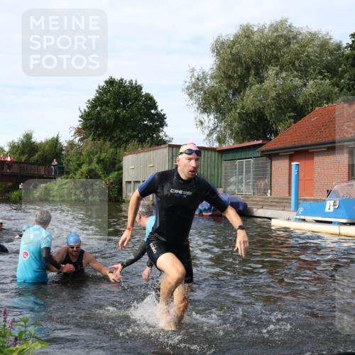 31.08.2025 - Elbe Triathlon Hamburg Luisa Fischer http://msf.ph/oto/8684190 31.08.2025 10:23:05 Schwimmen 1146, 1211, 1222, 1242 meine-sportfotos.de