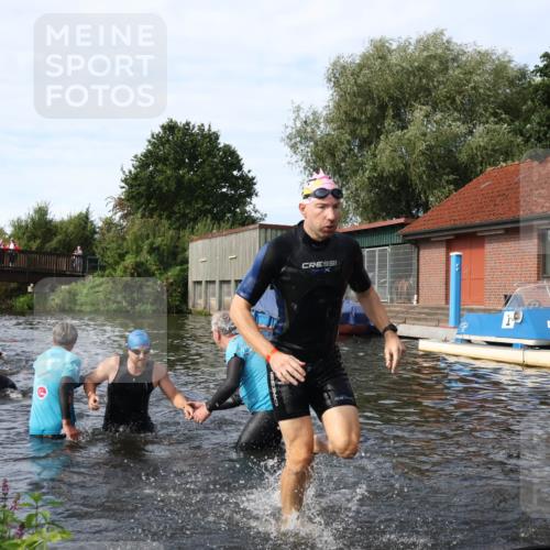 31.08.2025 - Elbe Triathlon Hamburg Luisa Fischer http://msf.ph/oto/8684191 31.08.2025 10:23:06 Schwimmen 1146, 1211, 1222, 1242 meine-sportfotos.de