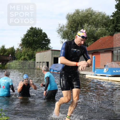 31.08.2025 - Elbe Triathlon Hamburg Luisa Fischer http://msf.ph/oto/8684193 31.08.2025 10:23:06 Schwimmen 1146, 1211, 1222, 1242 meine-sportfotos.de