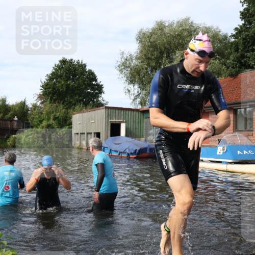 31.08.2025 - Elbe Triathlon Hamburg Luisa Fischer http://msf.ph/oto/8684195 31.08.2025 10:23:06 Schwimmen 1146, 1211, 1222, 1242 meine-sportfotos.de
