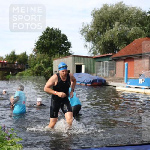 31.08.2025 - Elbe Triathlon Hamburg Luisa Fischer http://msf.ph/oto/8684196 31.08.2025 10:23:08 Schwimmen 1135, 1146, 1211, 1222, 1242 meine-sportfotos.de