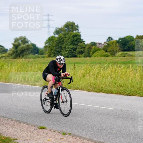 31.08.2025 - Elbe Triathlon Hamburg Michael Burmester http://msf.ph/oto/8684203 31.08.2025 11:18:51 Radfahren 1394 meine-sportfotos.de