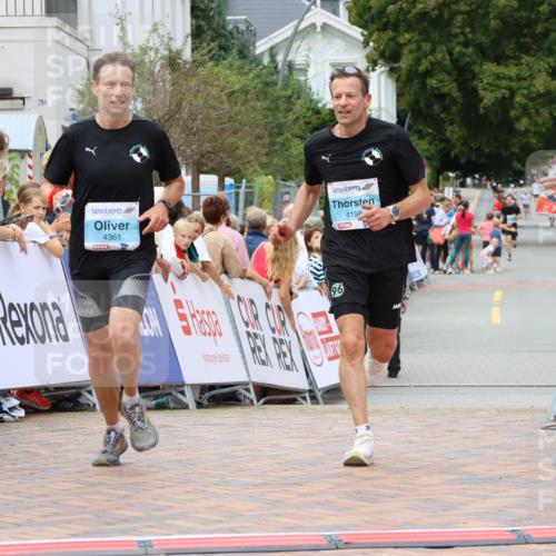 31.08.2025 - 21. Blankeneser Heldenlauf Strokosch-Dieckow http://msf.ph/oto/8684206 31.08.2025 12:03:05 Ziel 4067, 4361, 4198 meine-sportfotos.de