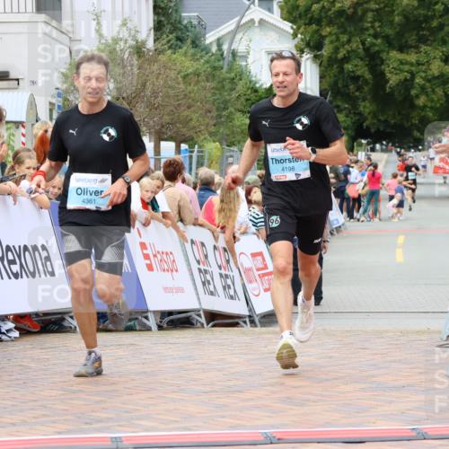 31.08.2025 - 21. Blankeneser Heldenlauf Strokosch-Dieckow http://msf.ph/oto/8684213 31.08.2025 12:03:05 Ziel 4067, 4361, 4198 meine-sportfotos.de