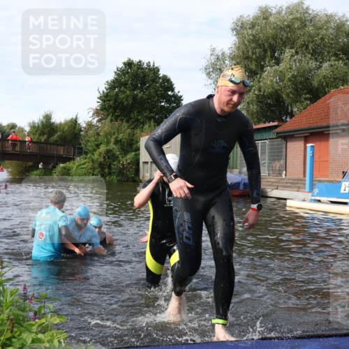 31.08.2025 - Elbe Triathlon Hamburg Luisa Fischer http://msf.ph/oto/8684216 31.08.2025 10:23:14 Schwimmen 1113, 1135, 1166, 1222, 1236 meine-sportfotos.de